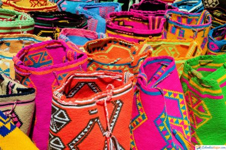mochillas hechas por indigenas wayuu